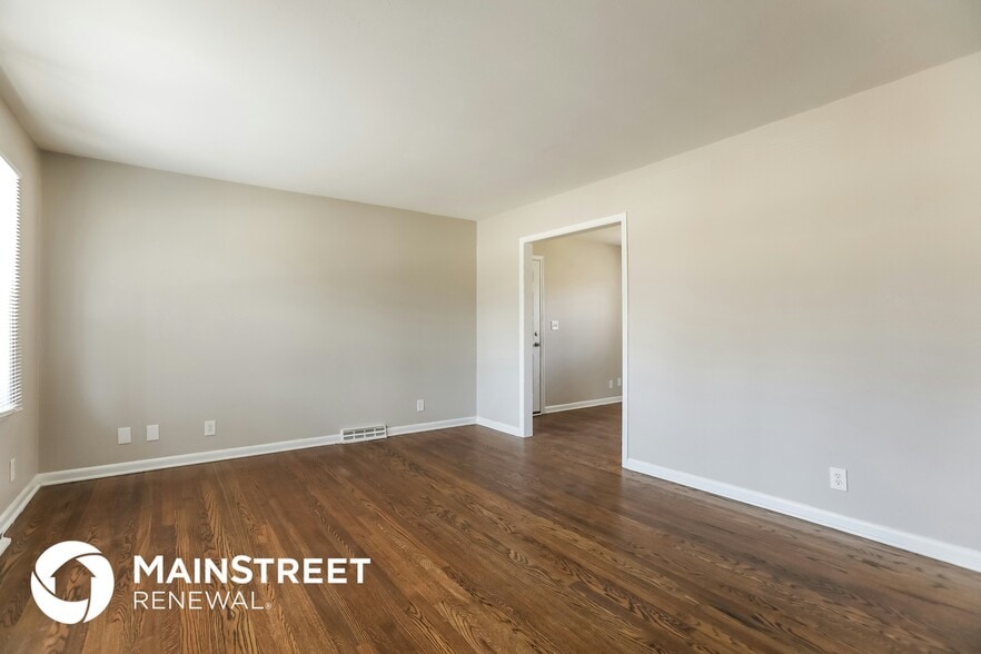 Building Photo - 13000 E 54 St