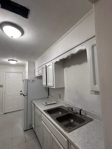 Building Photo - 1661 N Marque Ann Dr