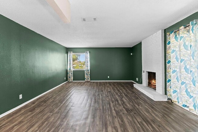Building Photo - 9011 Quail Valley Dr