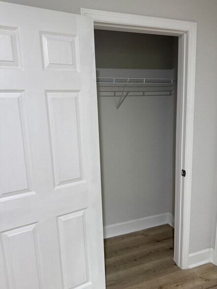 Building Photo - 519 Walnut St