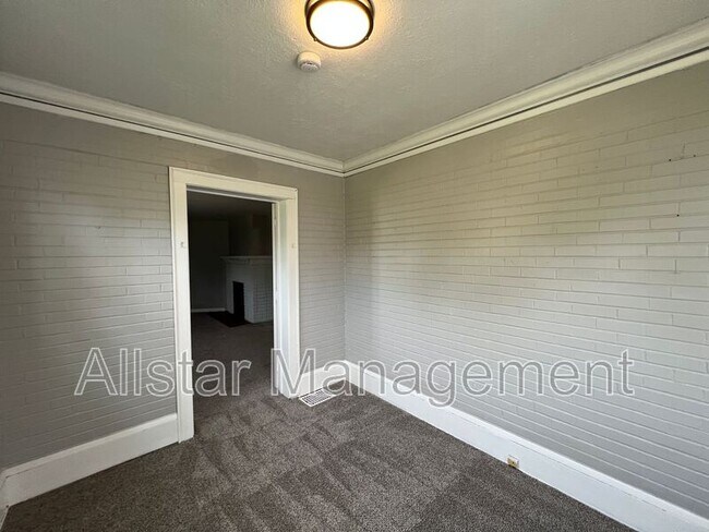 Building Photo - 4859 E 97th St