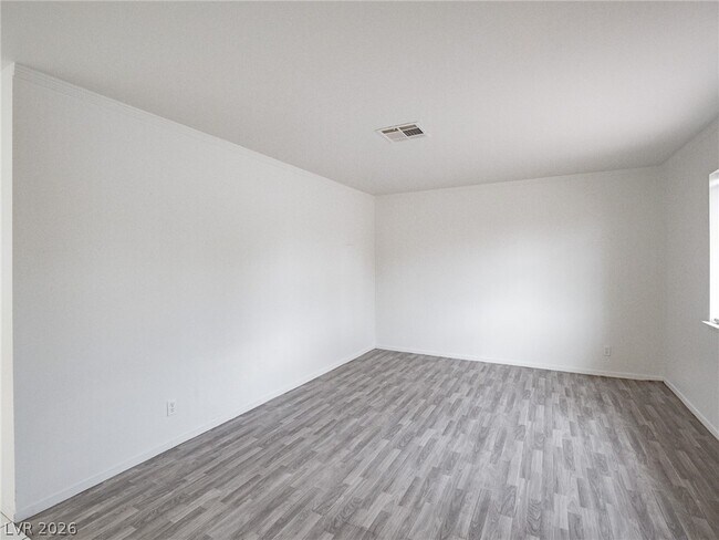 Building Photo - 825 Hedge Way