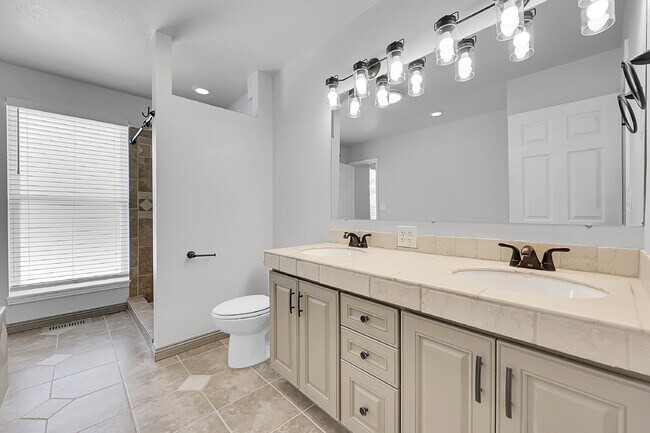 Building Photo - $2,700.00 - 4 Beds, 2 Baths, Single Family...