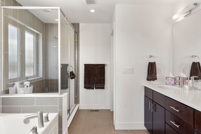 Building Photo - Modern 4BR/3.5BA Duplex with Finished Base...