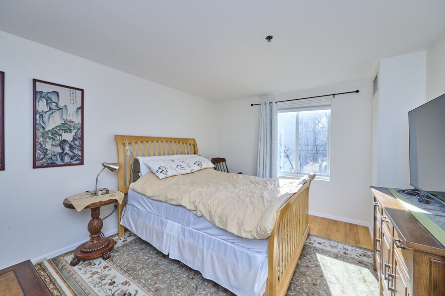 Building Photo - 950 Massachusetts Ave