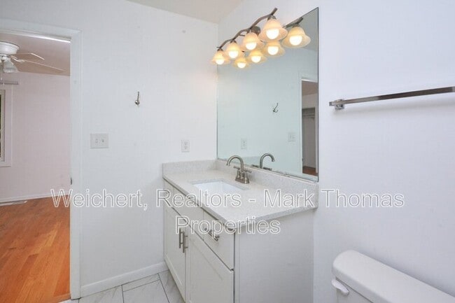 Building Photo - 111 Twisted Oak Pl