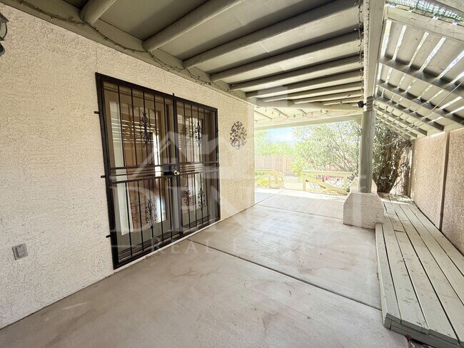 Building Photo - 1221 E Cholla St