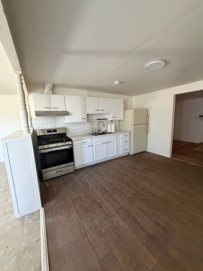 Building Photo - AVAILABLE NOW $200 off First Month Rent