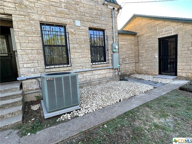 Building Photo - 111 W Fowler Ave