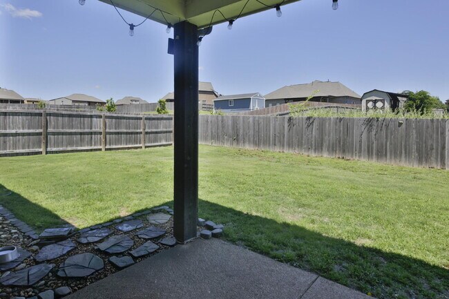 Building Photo - Luxurious 5 bedroom home in Atoka has it all!