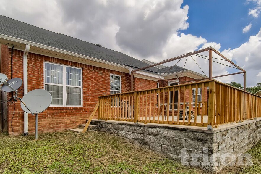 Building Photo - 7617 Pleasantville Way