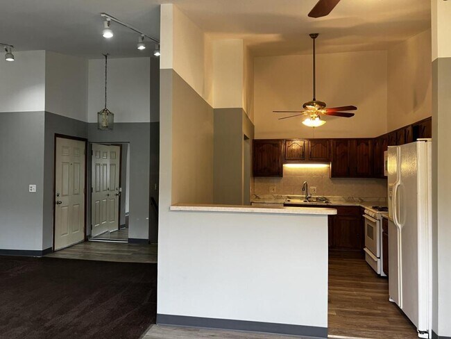 Building Photo - 5623 Santa Barbara Dr