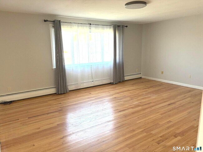 Building Photo - 3 Carmen St