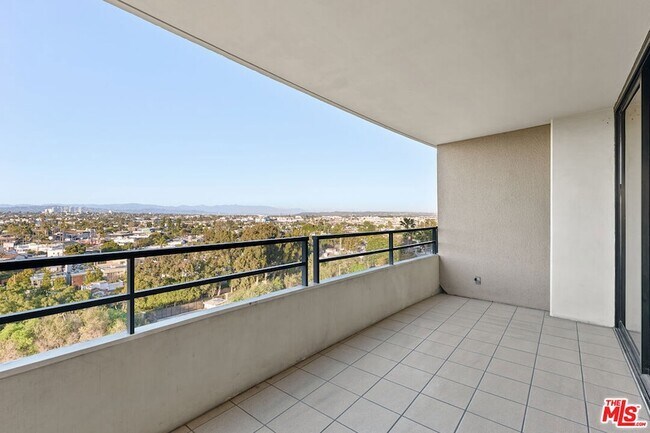 Building Photo - 4316 Marina City Dr