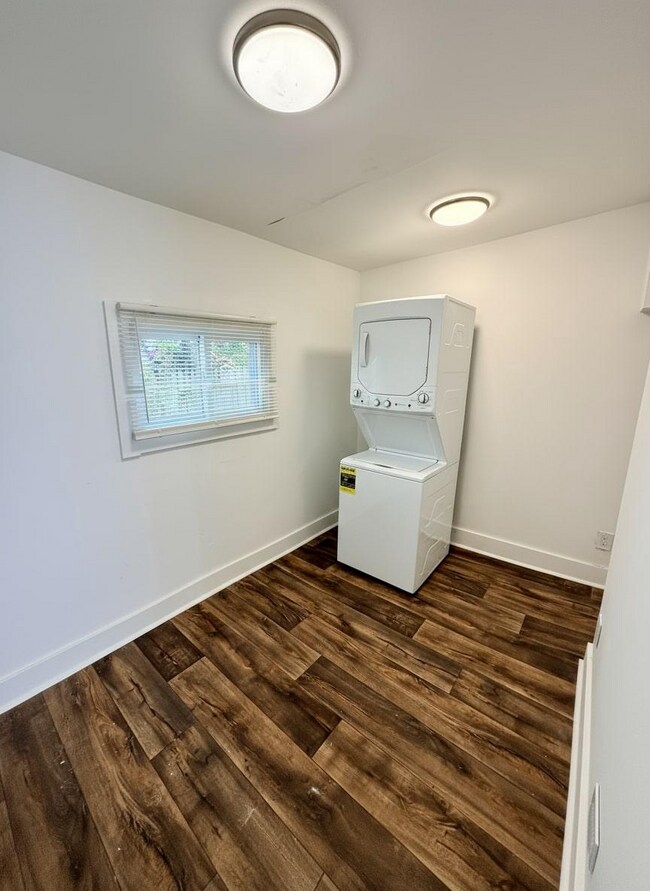 Building Photo - 3490 Weikel St