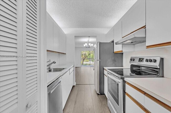 Building Photo - 12501 SW 14th St