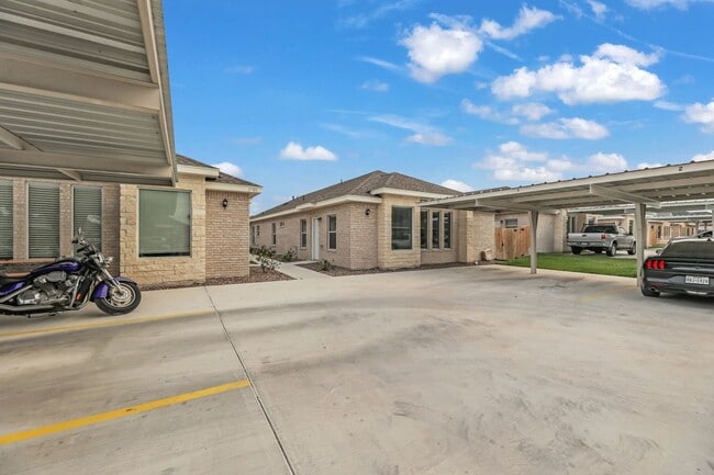 Building Photo - 5701 Nightingale Ave