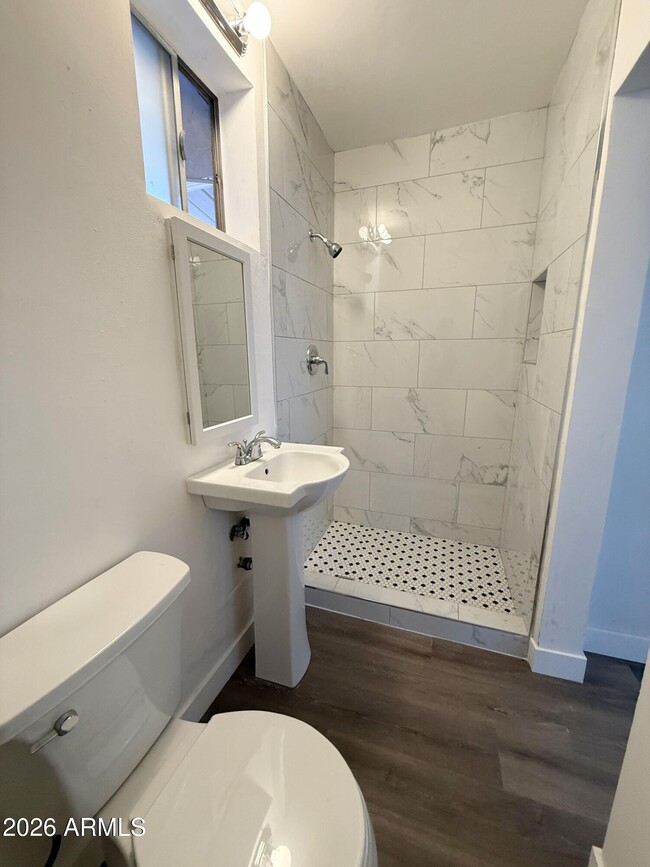 Building Photo - 102 W 8th Pl