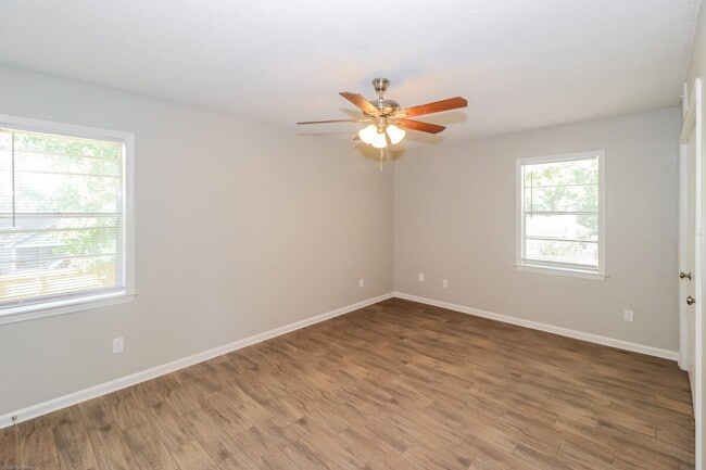 Building Photo - 5380 Albemarle Dr