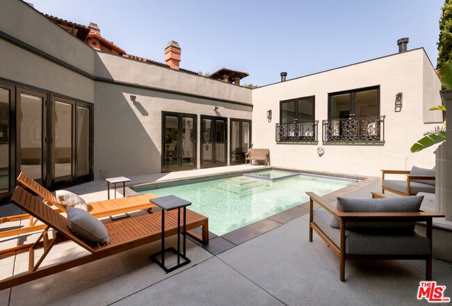 Building Photo - 1143 Sierra Alta Way