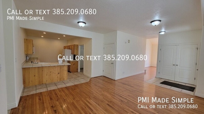 Building Photo - 3042 E Somerset Dr
