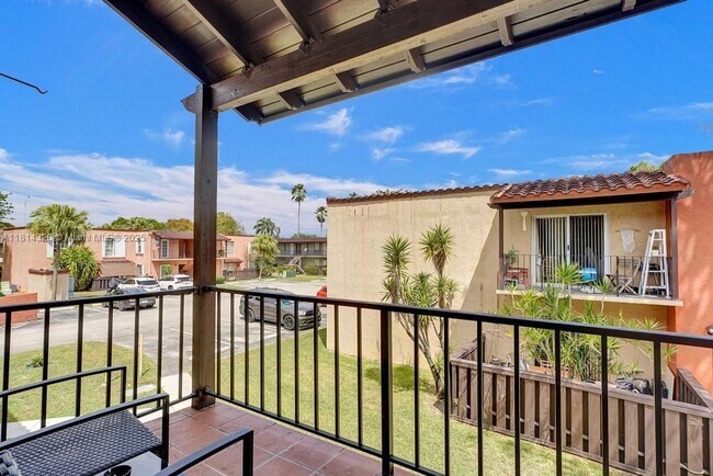 Building Photo - 10804 N Kendall Dr