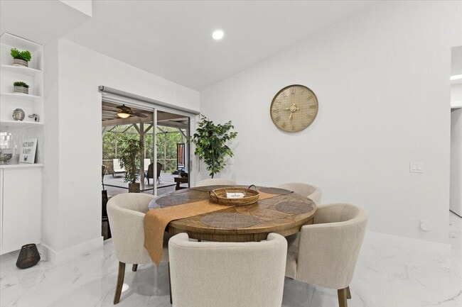 Building Photo - 5136 Beechwood Rd