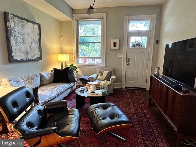 Primary Photo - 3528 Hickory Ave