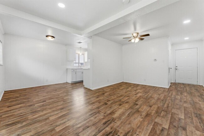Building Photo - 6601 Stonleigh Pl