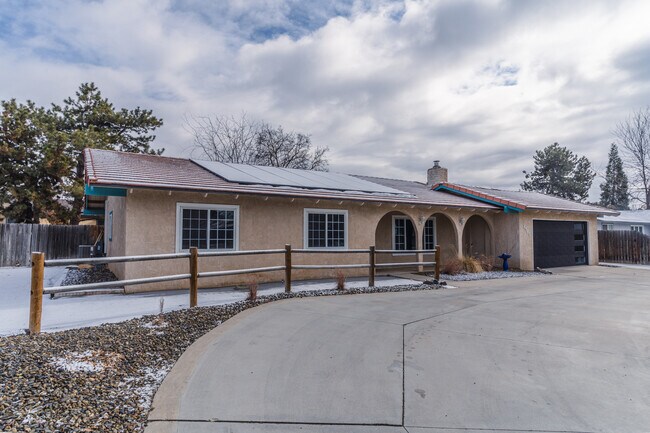 Primary Photo - 4560 N Maple Grove Rd