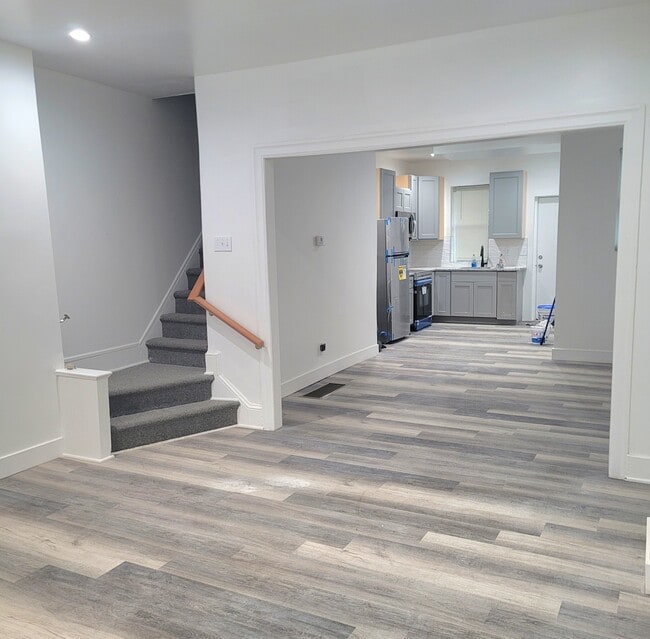 Building Photo - 1704 S 54th St