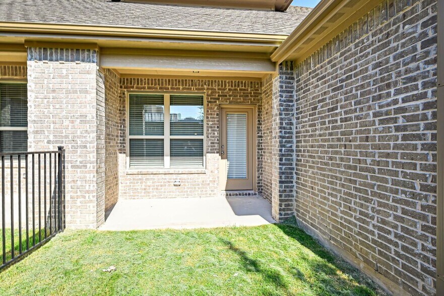 Building Photo - 4260 Mingo Dr