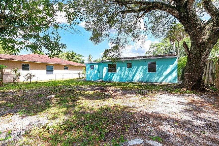 Building Photo - 2210 NW 5th St