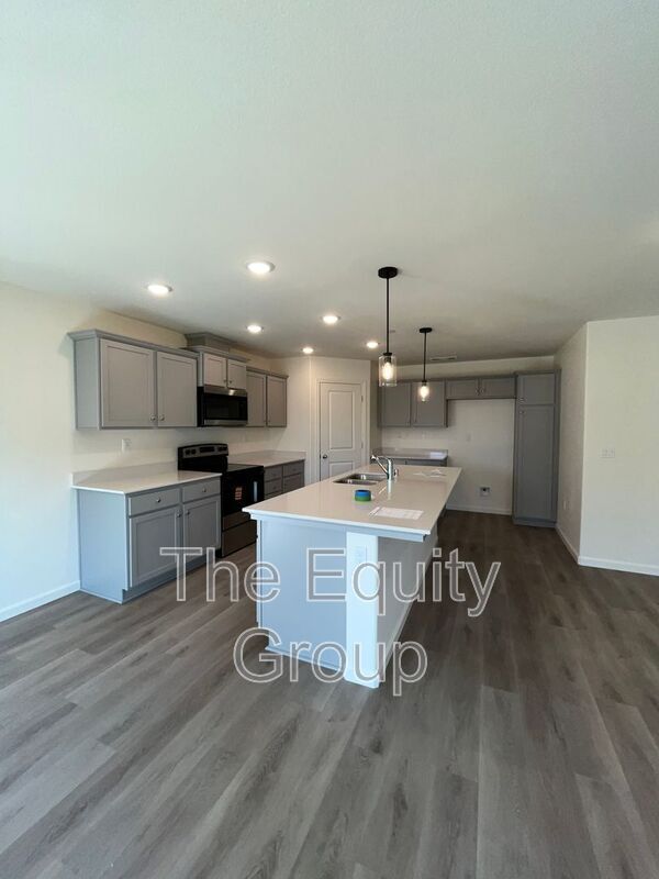 Building Photo - 7039 W Wren Ave