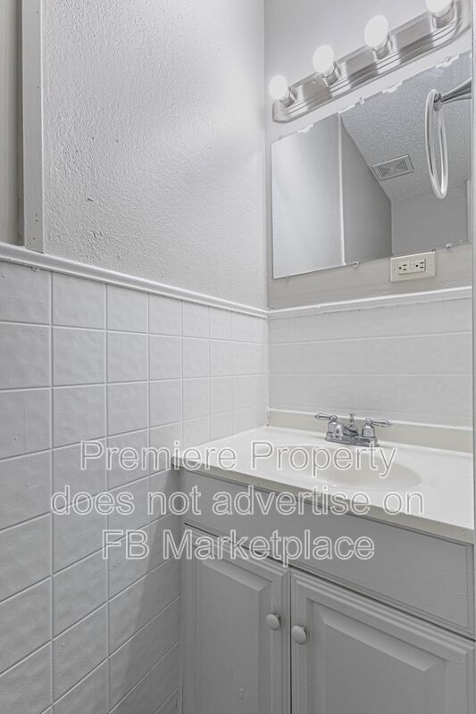 Building Photo - 7300 E 112th St