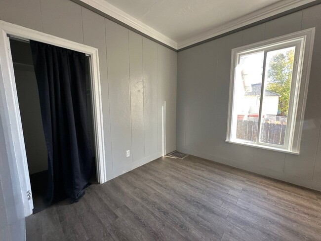 Building Photo - N10th332