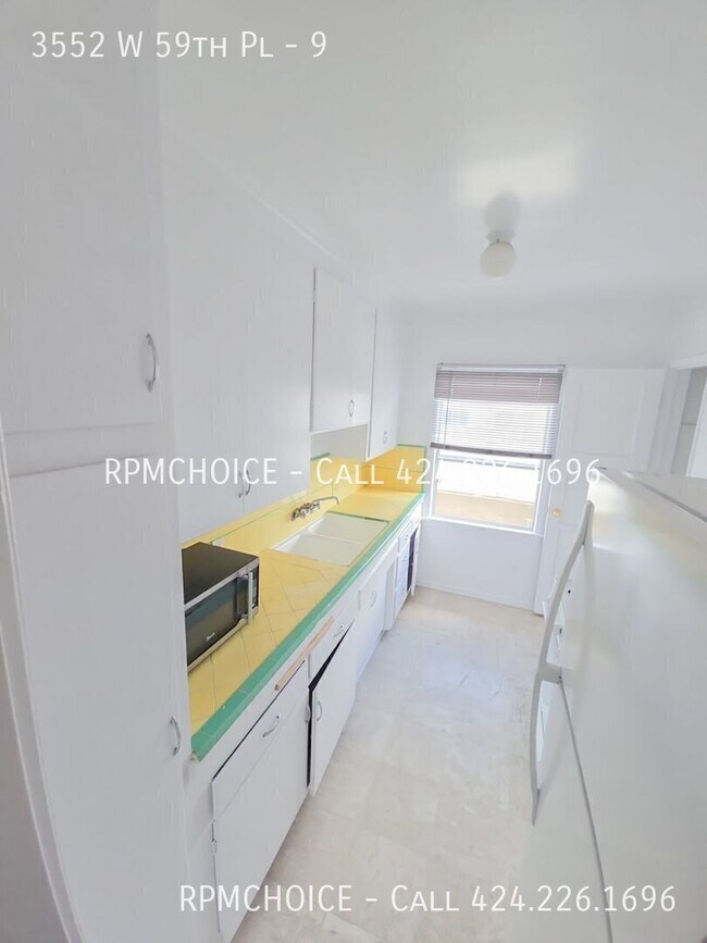 Building Photo - 3552 W 59th Pl