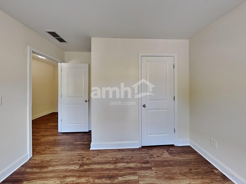 Building Photo - 2400 Freemont St