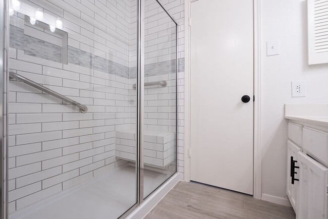 Building Photo - 16127 Olive Glen Dr