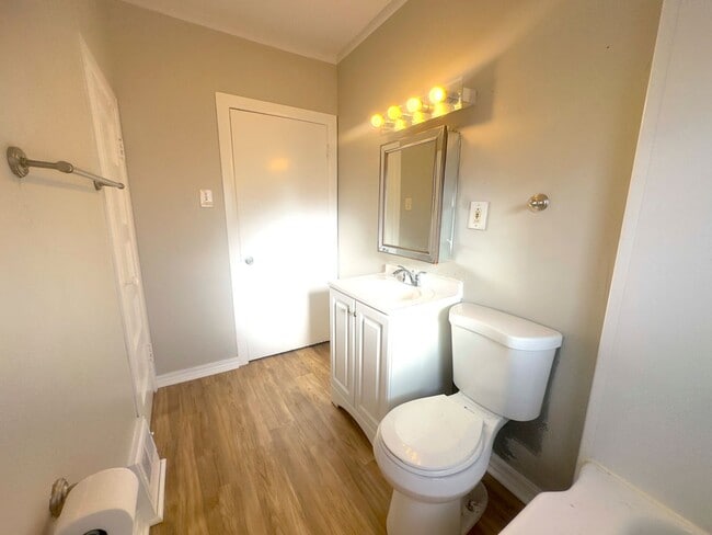 Building Photo - Recently Renovated 3-Bedroom Home in South City!