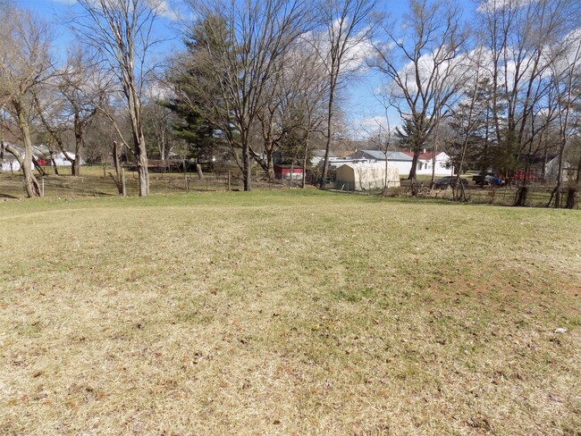 Building Photo - 1005 E North St