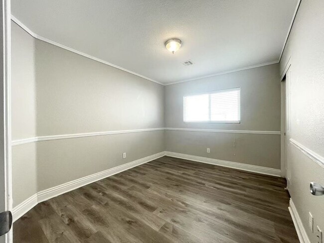 Building Photo - Nice two-story home with 4 bedrooms