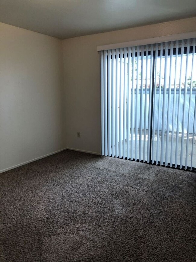 Building Photo - 7004 N Half Moon Dr
