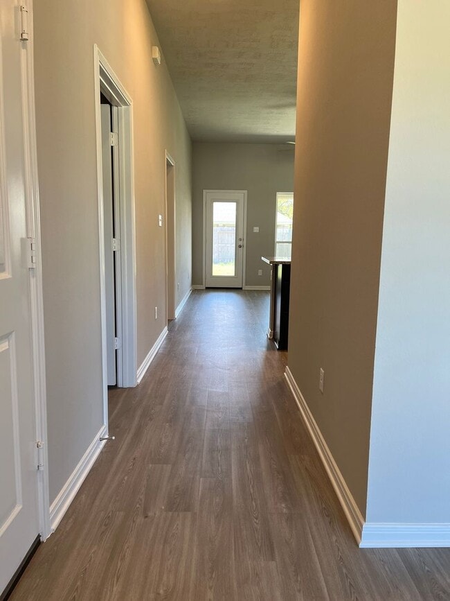 Building Photo - 3/2/2  in the beautiful  gated community of Point Aquarius WISD