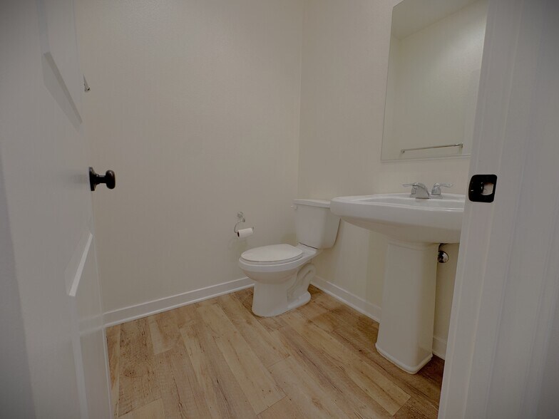 Half-Bath/Powder/level 2 - 2729 Sunrise Way