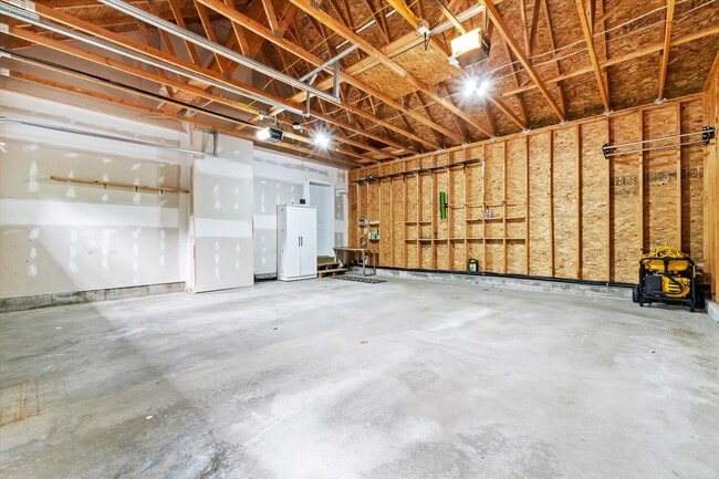 Building Photo - 30 Daylily Ln