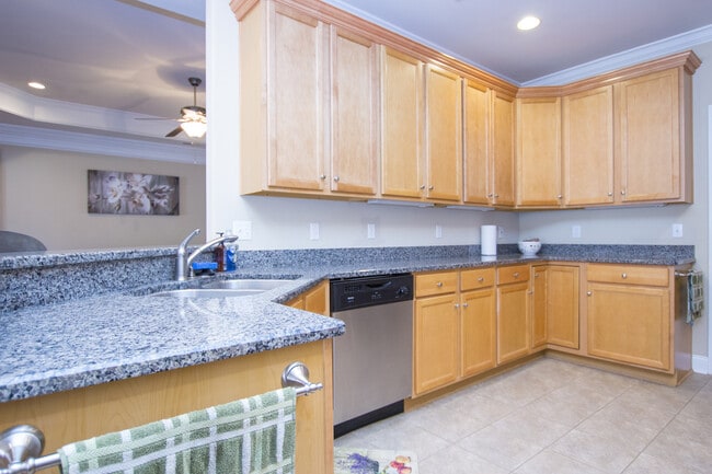 Building Photo - Exquisitely Maintained Home in the Coveted Goldsmith - Schiffman/ Hsv High school