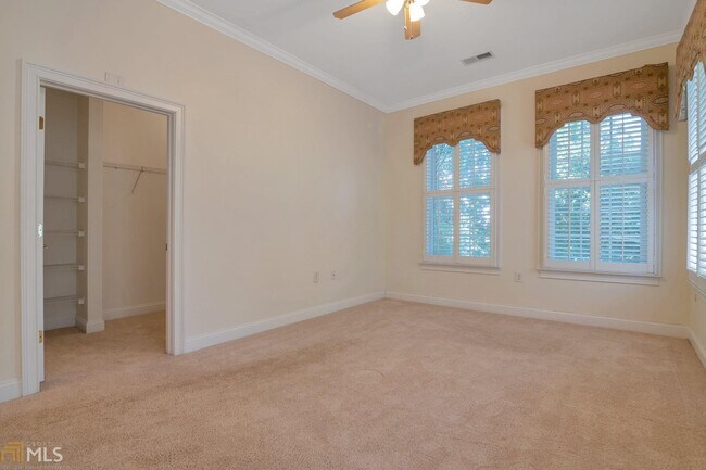 Building Photo - 5415 Northland Dr
