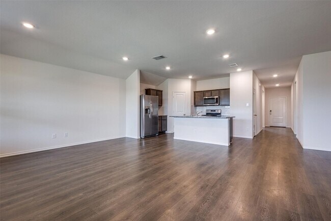 Building Photo - 808 Saddle Horn Way