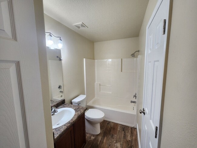 Building Photo - All new paint - super clean and move in ready.